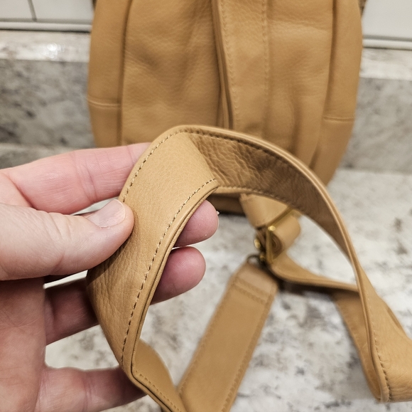 HOBO Convertible Fern Tan Leather Women's Sling - Picture 4 of 6